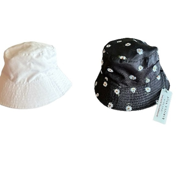 NWT Alice + Olivia Fabfitfun White Canvas Reversible Bucket Hat Black w Daisies main image 3